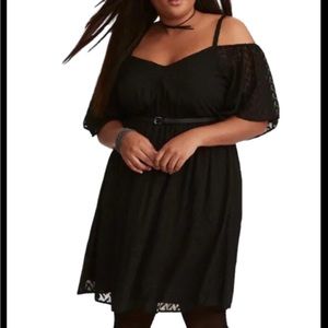 New Torrid Black Chevron Textured Chiffon Off Shoulder Mini Dress Size 2 Belted